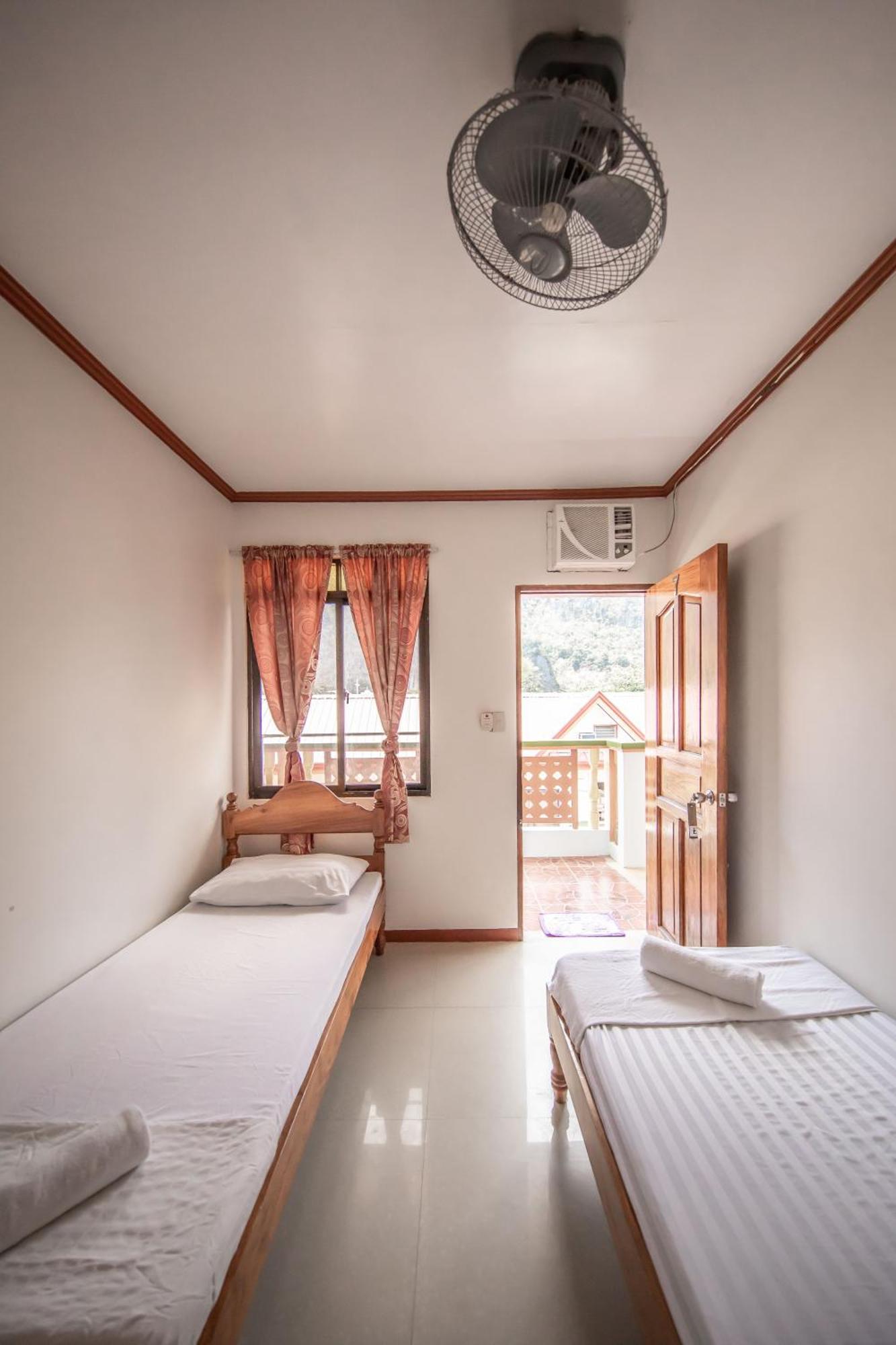 ซานียาส เพนชั่น Hotel Langi-langiban ภายนอก รูปภาพ
