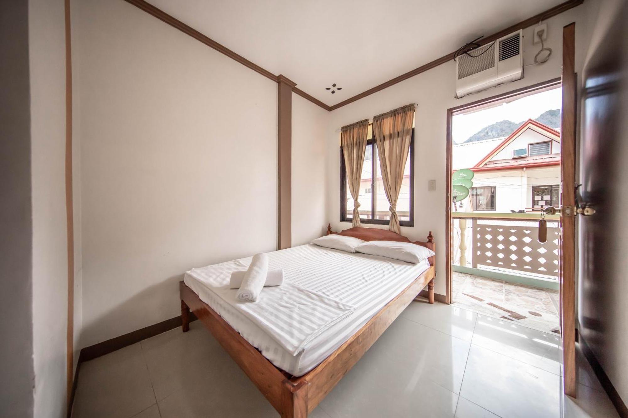 ซานียาส เพนชั่น Hotel Langi-langiban ภายนอก รูปภาพ