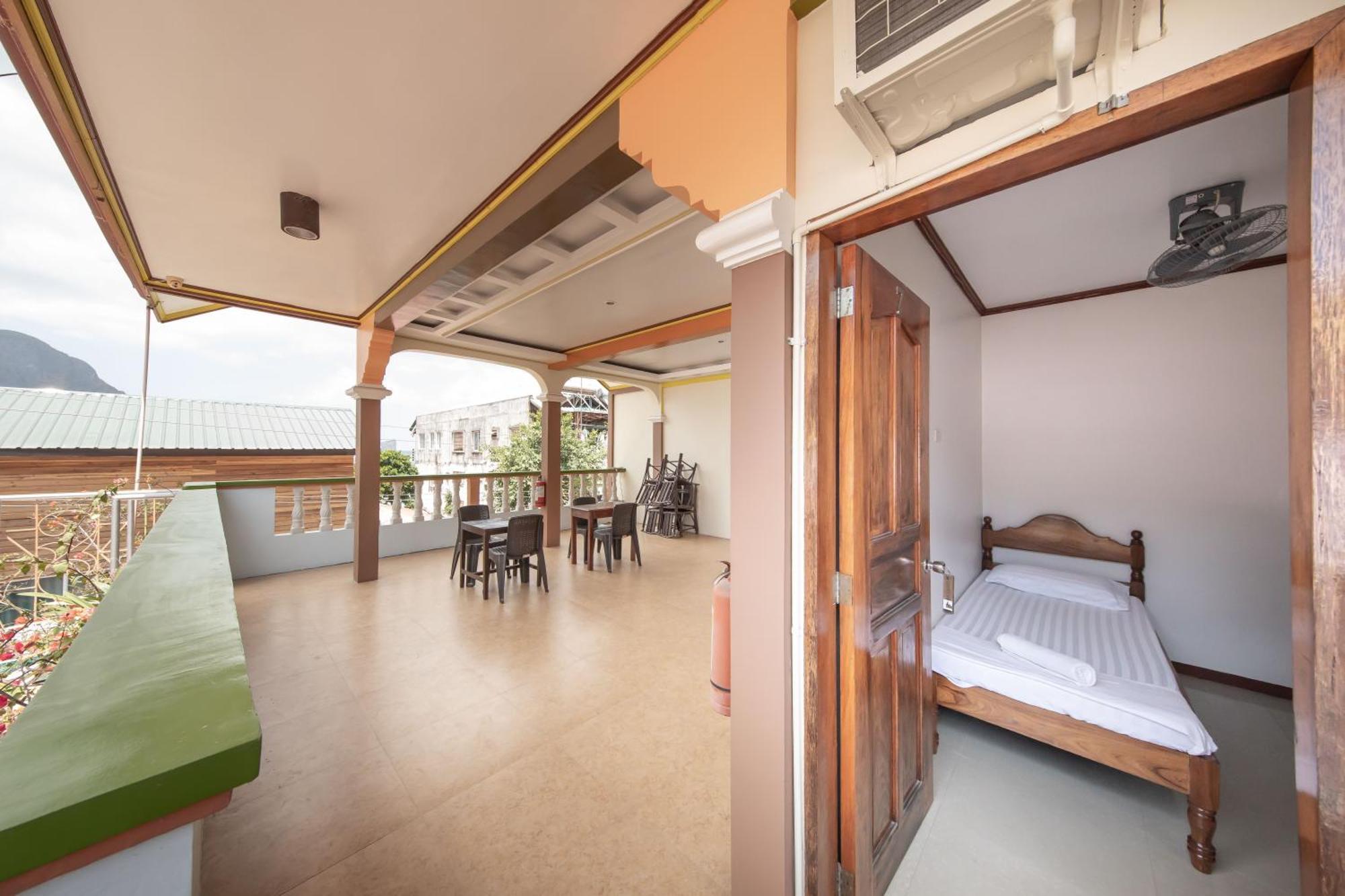 ซานียาส เพนชั่น Hotel Langi-langiban ภายนอก รูปภาพ