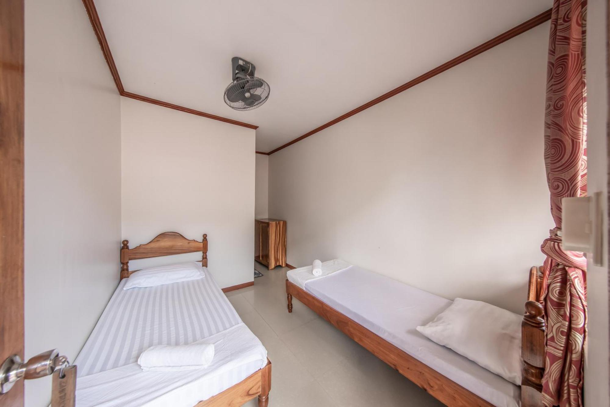 ซานียาส เพนชั่น Hotel Langi-langiban ภายนอก รูปภาพ