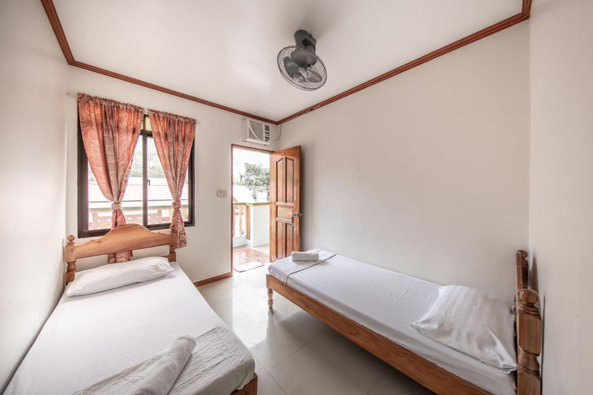 ซานียาส เพนชั่น Hotel Langi-langiban ภายนอก รูปภาพ